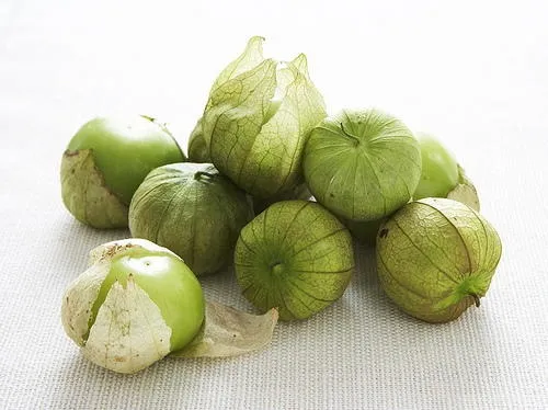 Tomate verde o Tomatillo con Cáscara