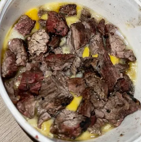 Queso fundido con arrachera