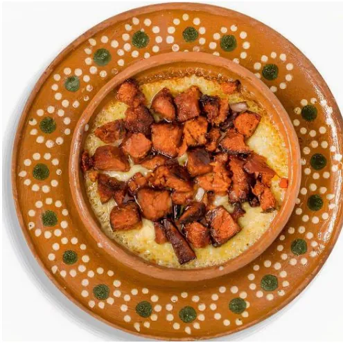 Queso fundido con chorizo